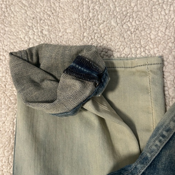 Skinny lightwash Levis - Picture 12 of 12